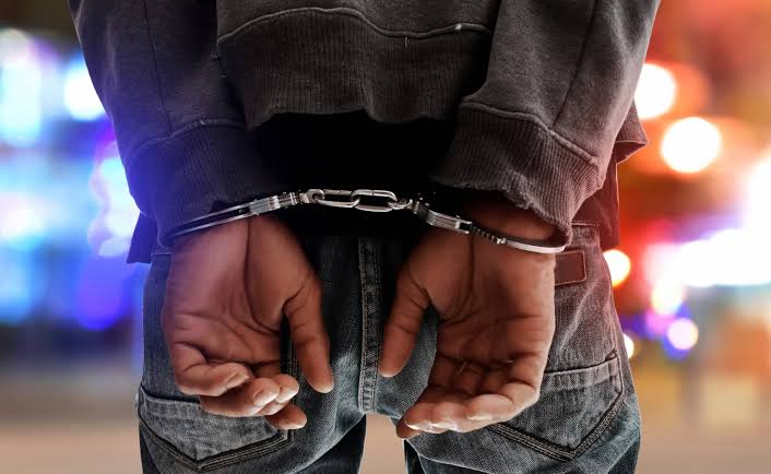 Criminal defense attorney advising client on avoiding mistakes